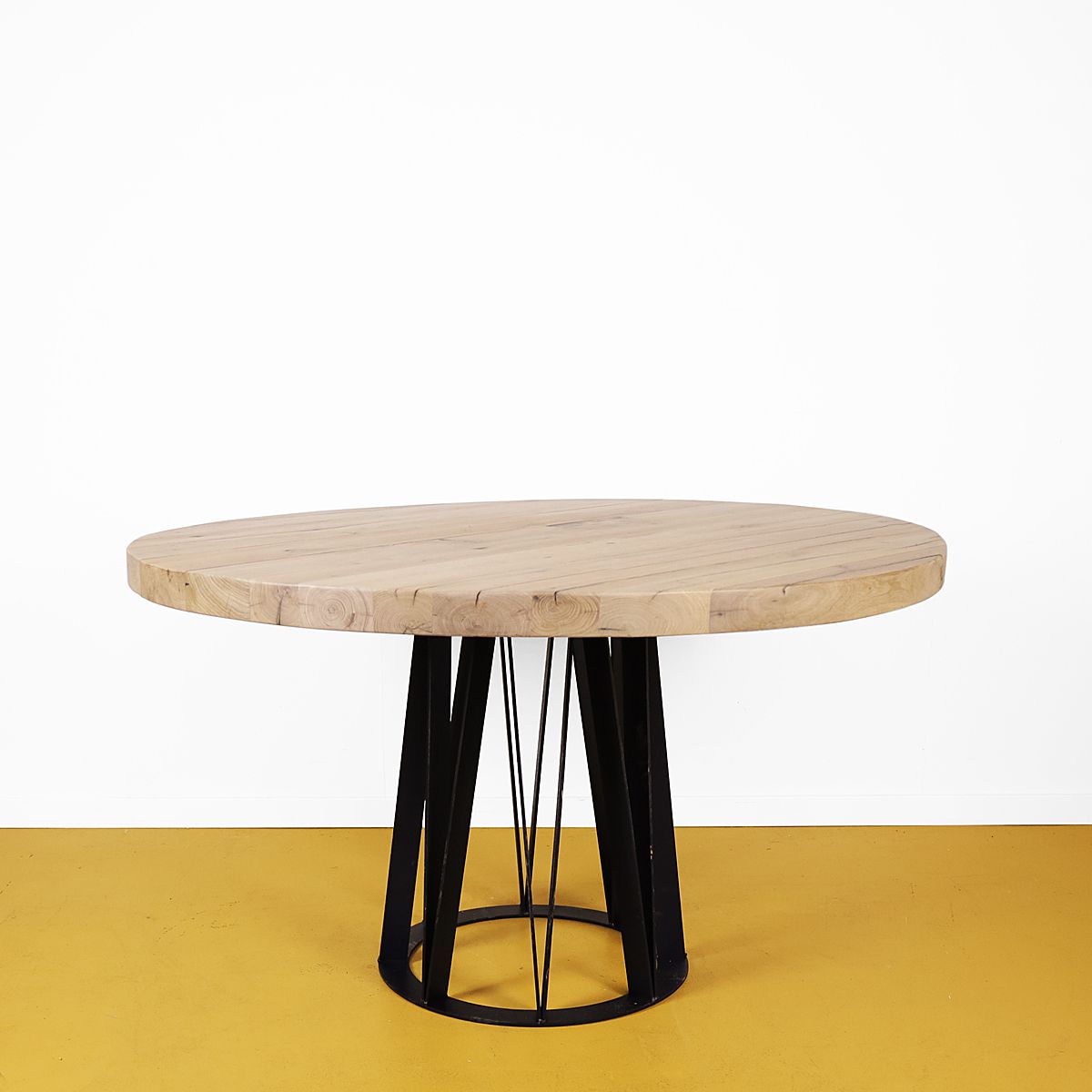 Eettafel rond oud eikenhout