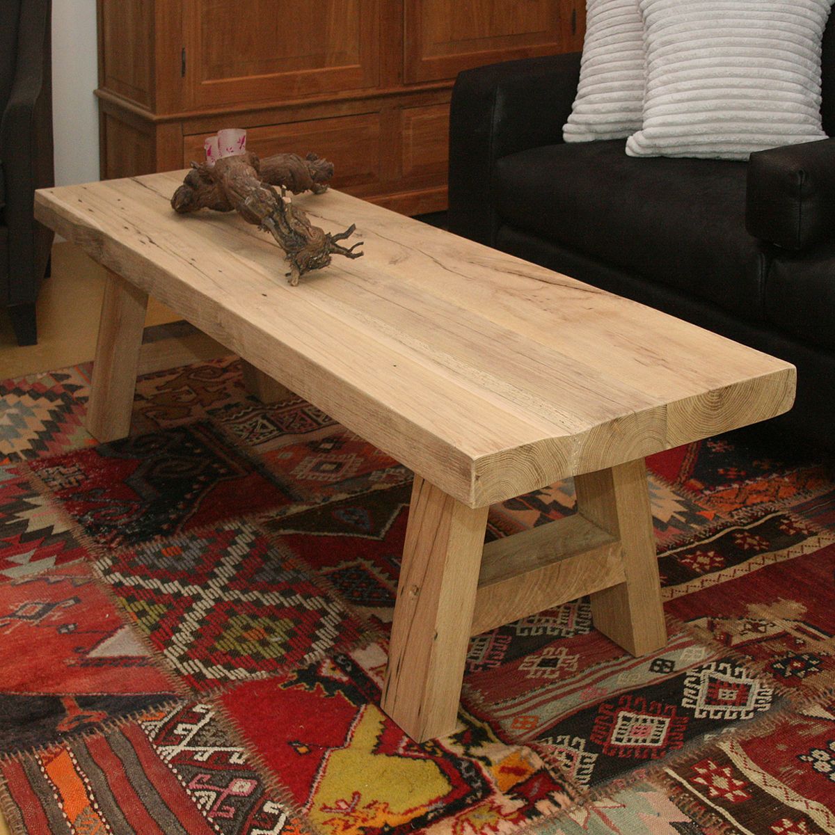 Oud eiken salontafel schuine poot 1